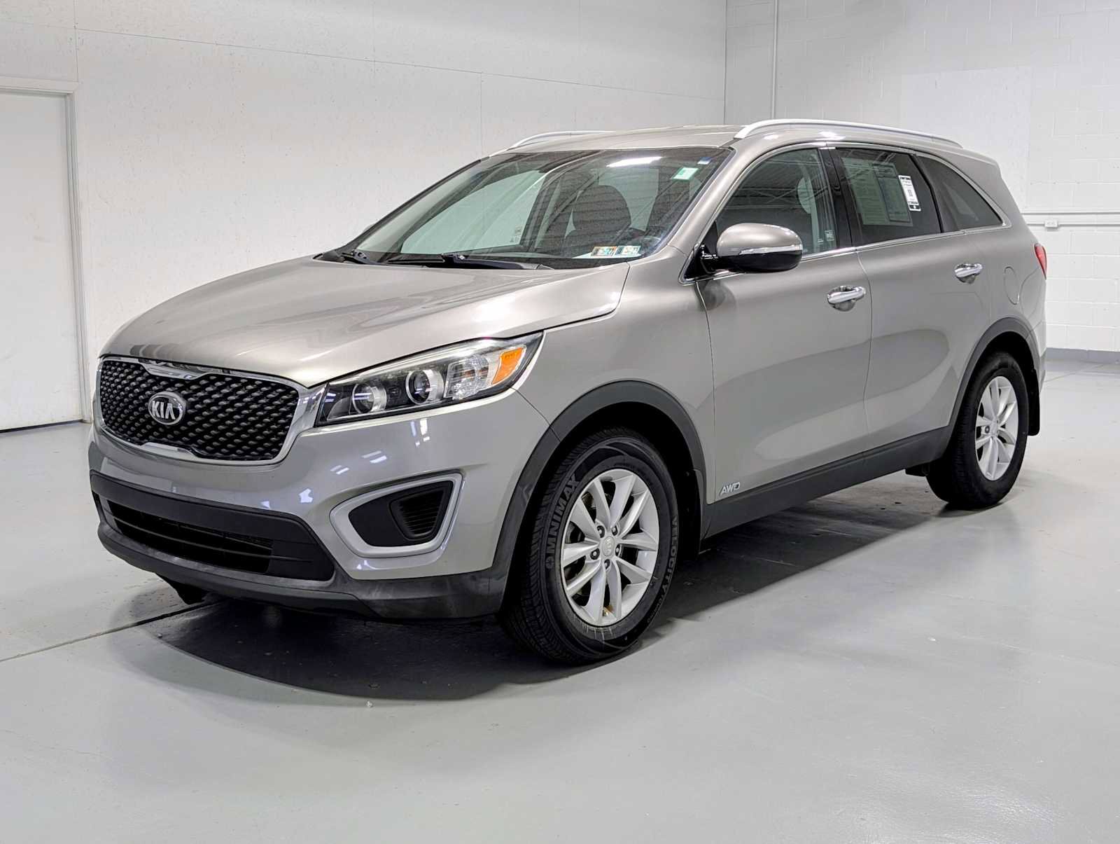 Used 2018 Kia Sorento LX image 1