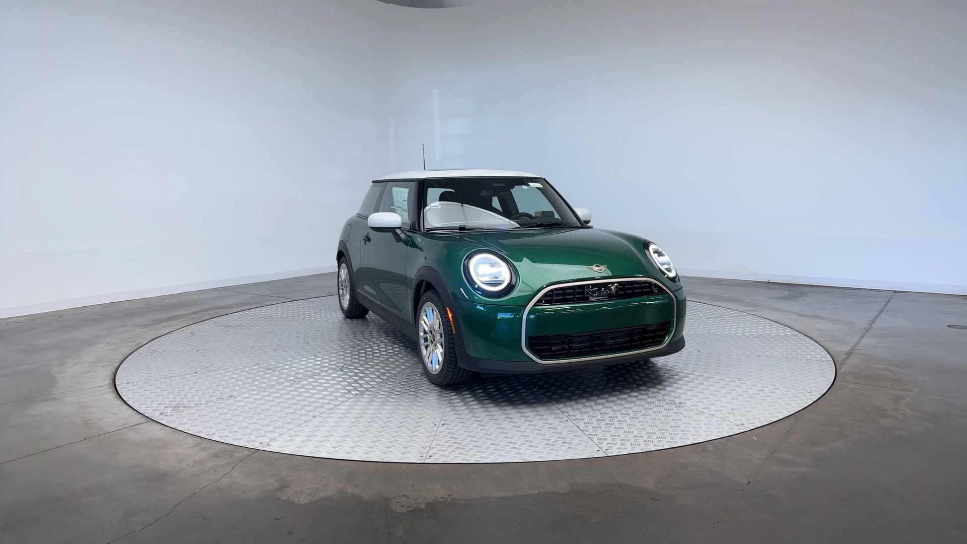Used 2026 MINI Cooper 2-Door Hardtop FWD image 5