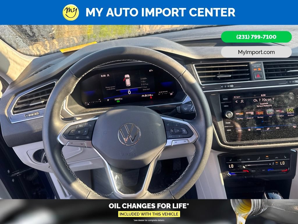 Used 2024 Volkswagen Tiguan SE w/ Panoramic Sunroof Package AWD/4WD image 16