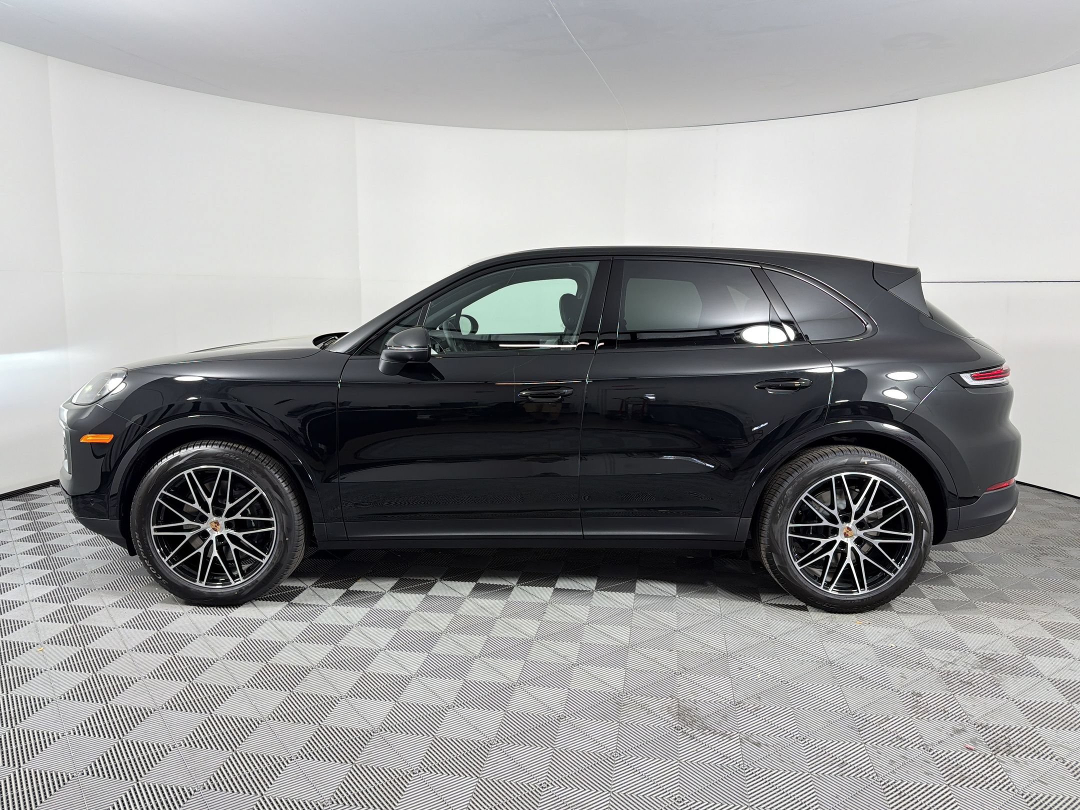 Used 2026 Porsche Cayenne AWD/4WD image 2