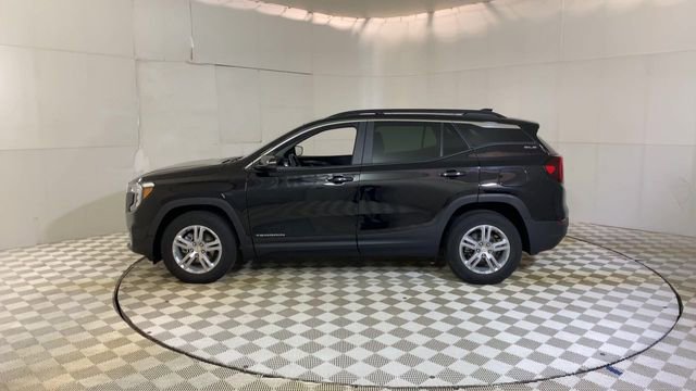 Used 2023 GMC Terrain SLE w/ Driver Convenience Package image 5