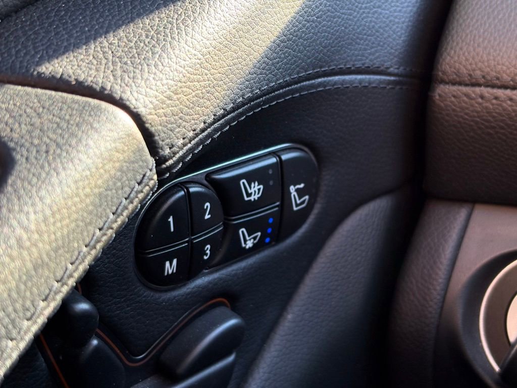 Used 2011 Mercedes-Benz SL 63 AMG image 16