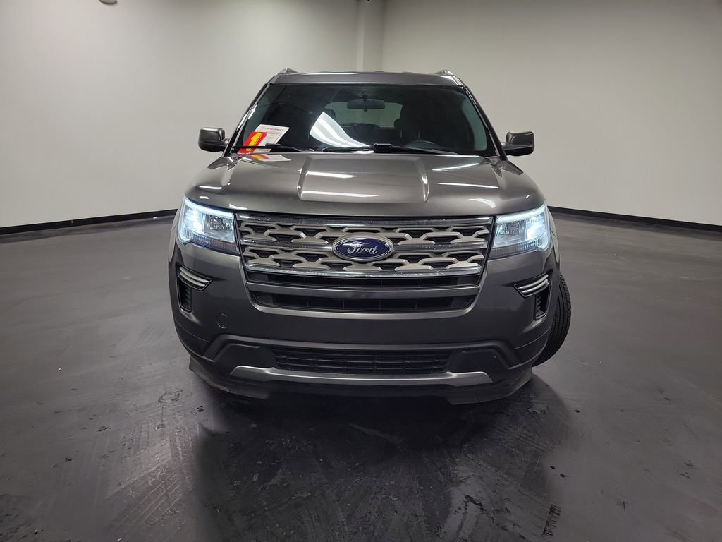 Used 2018 Ford Explorer XLT image 2