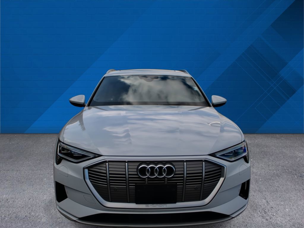 Used 2022 Audi e-tron Premium w/ Towing Package image 4