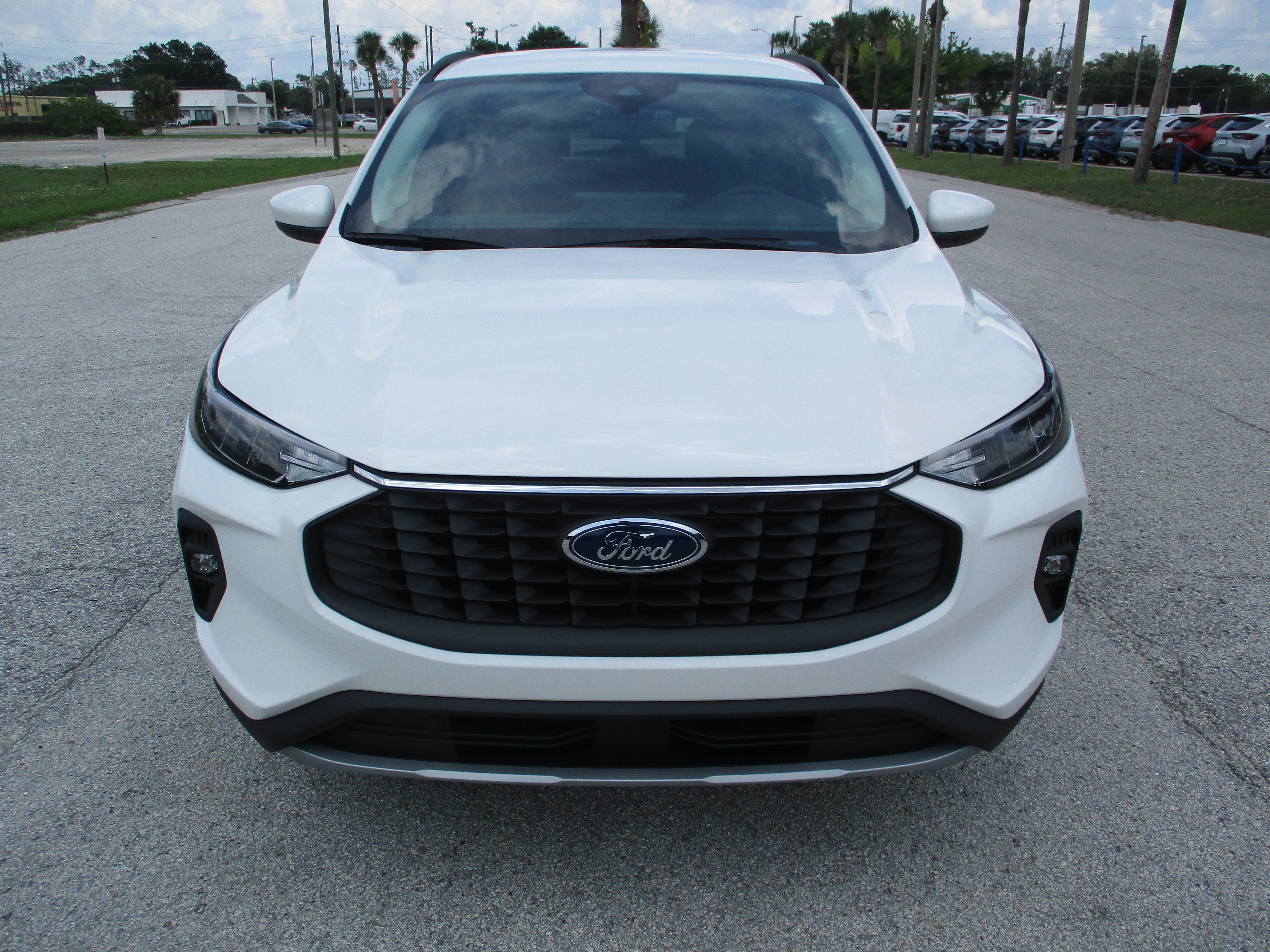 Used 2025 Ford Escape SE FWD image 2