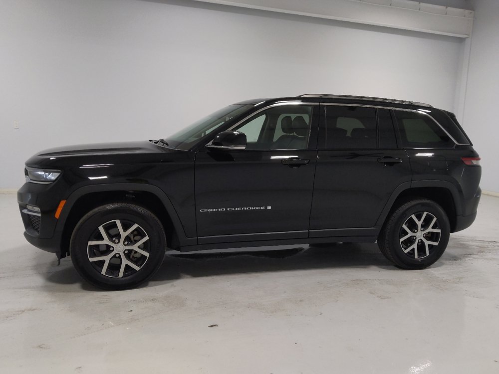 Used 2023 Jeep Grand Cherokee Limited w/ Trailer Tow Package AWD/4WD image 2