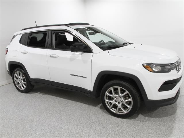 Used 2022 Jeep Compass Latitude w/ Sun and Sound Group image 1
