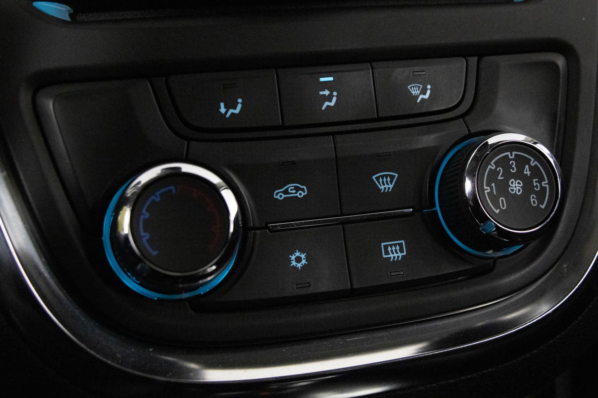 Used 2015 Buick Encore FWD image 25