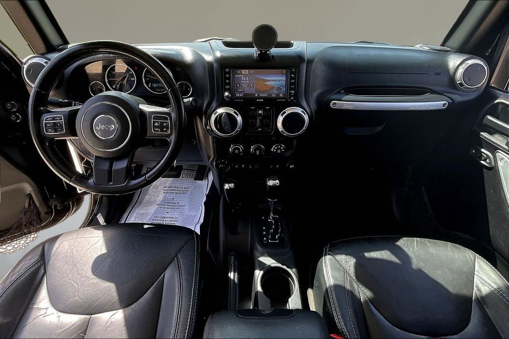 Used 2015 Jeep Wrangler Unlimited Rubicon w/ Connectivity Group AWD/4WD image 7