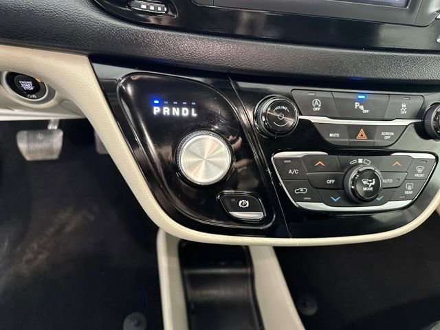 Used 2019 Chrysler Pacifica Touring Plus w/ Tire & Wheel Group image 20