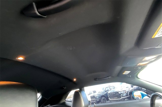 Used 2015 Dodge Challenger SRT image 17