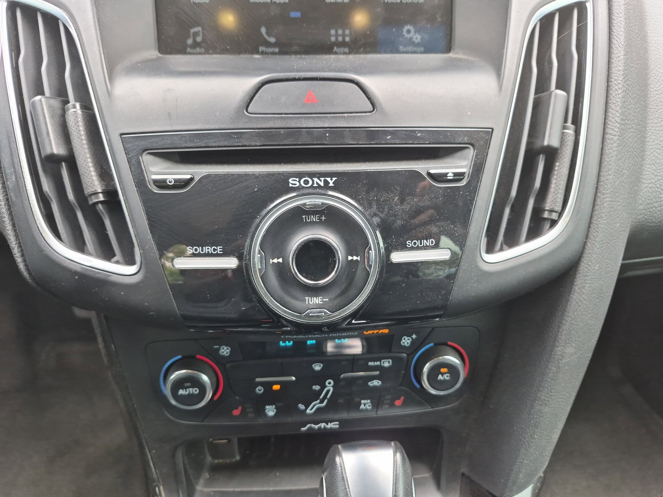 Used 2016 Ford Focus Titanium w/ Titanium Technology Package FWD image 14