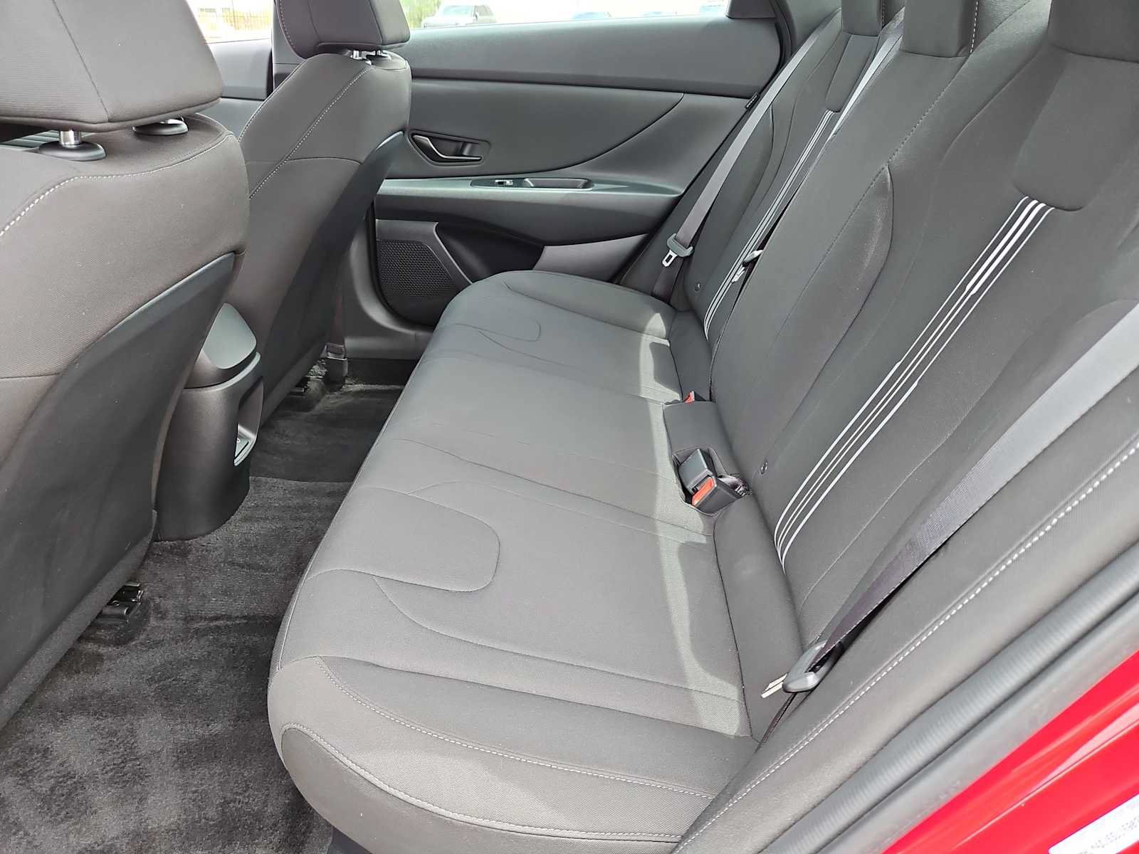 Used 2025 Hyundai Elantra Hybrid FWD image 19