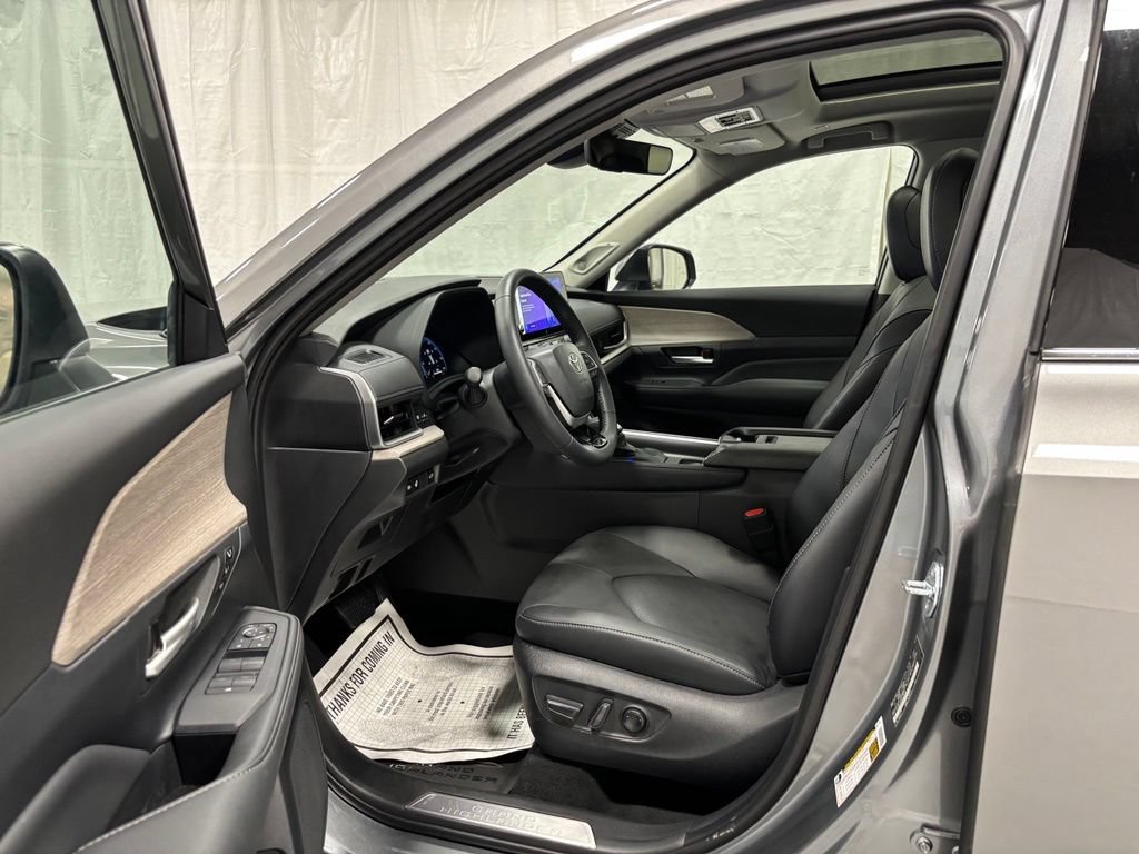 Used 2026 Toyota Grand Highlander AWD image 10