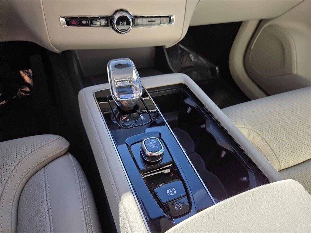New 2026 Volvo XC90 B6 Ultra w/ Protection Package image 28