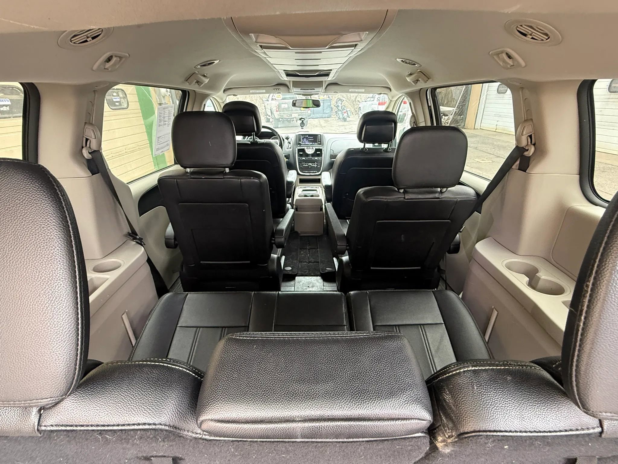 Used 2015 Chrysler Town & Country Touring FWD image 16