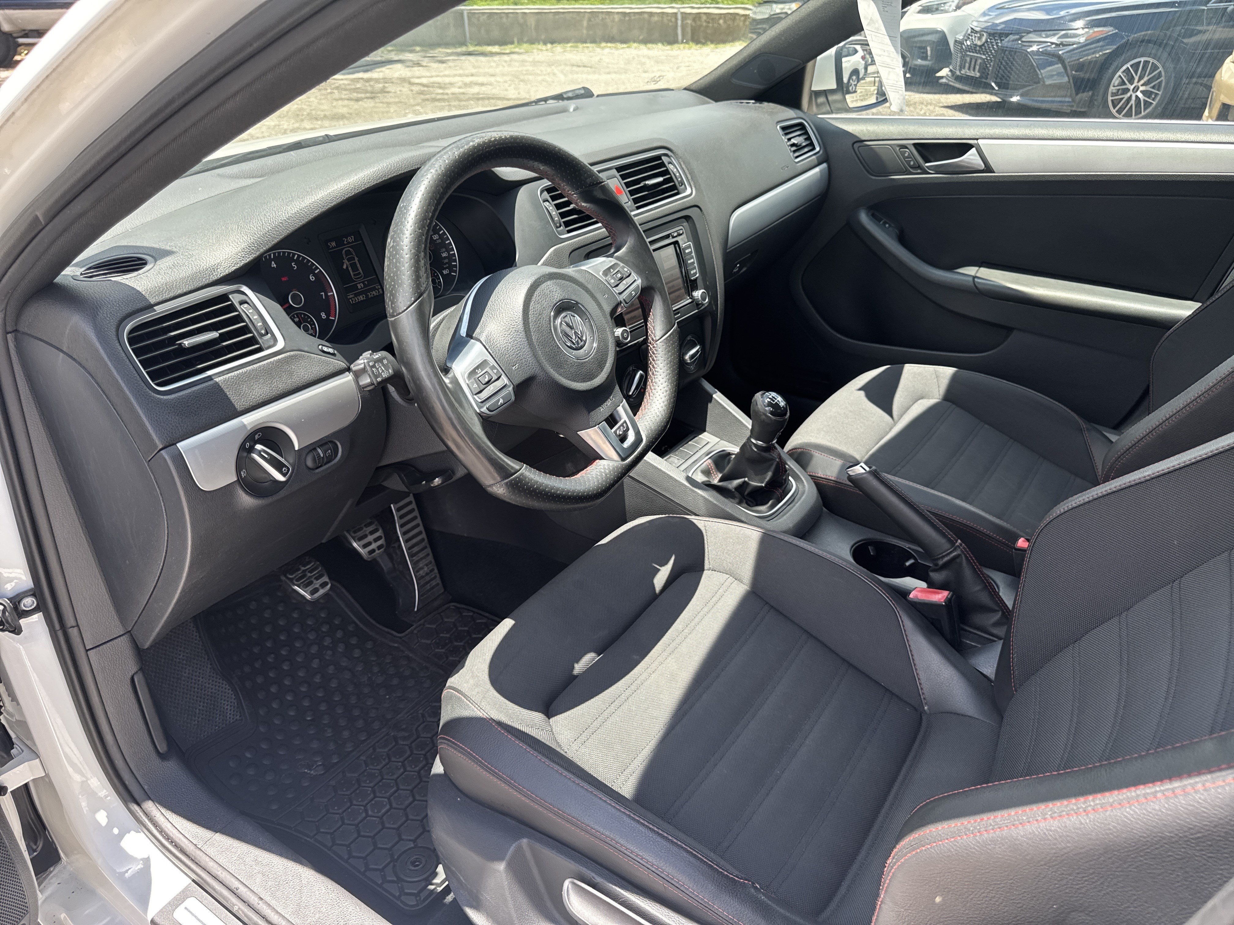 Used 2012 Volkswagen Jetta GLI FWD image 21