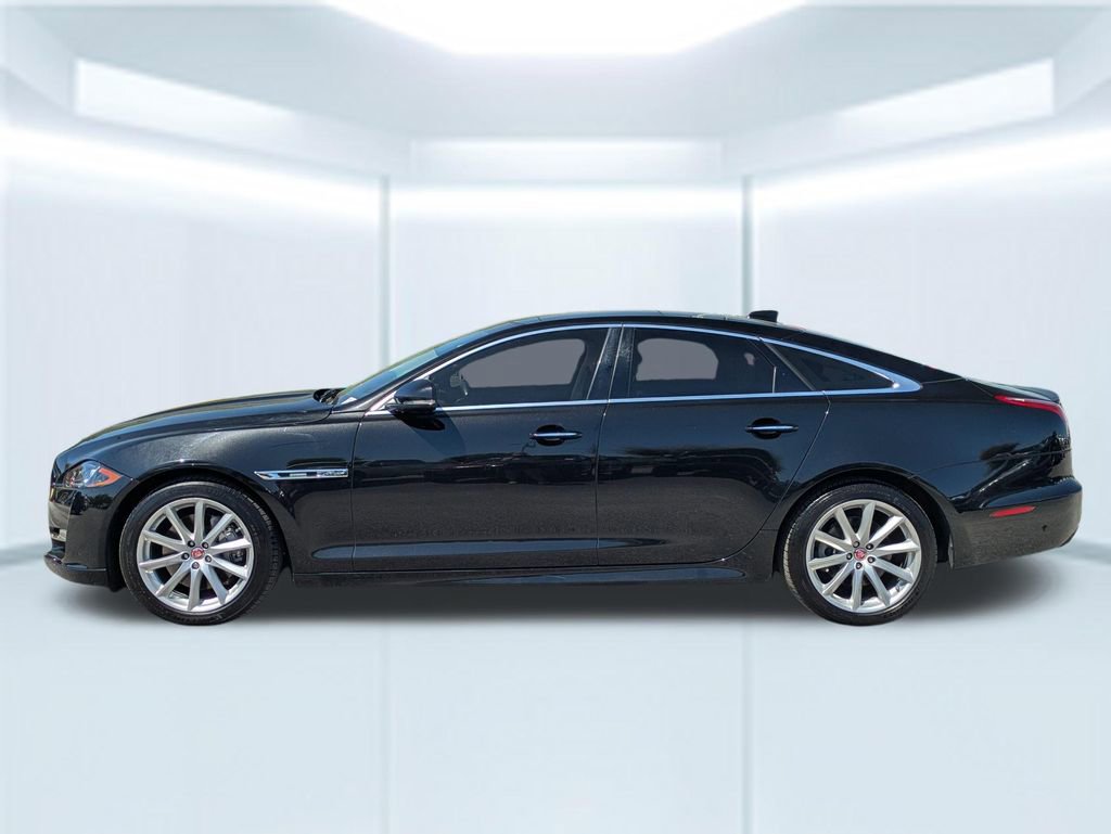 Used 2019 Jaguar XJ R-Sport image 2