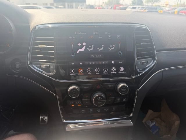 Used 2020 Jeep Grand Cherokee Limited AWD/4WD image 15