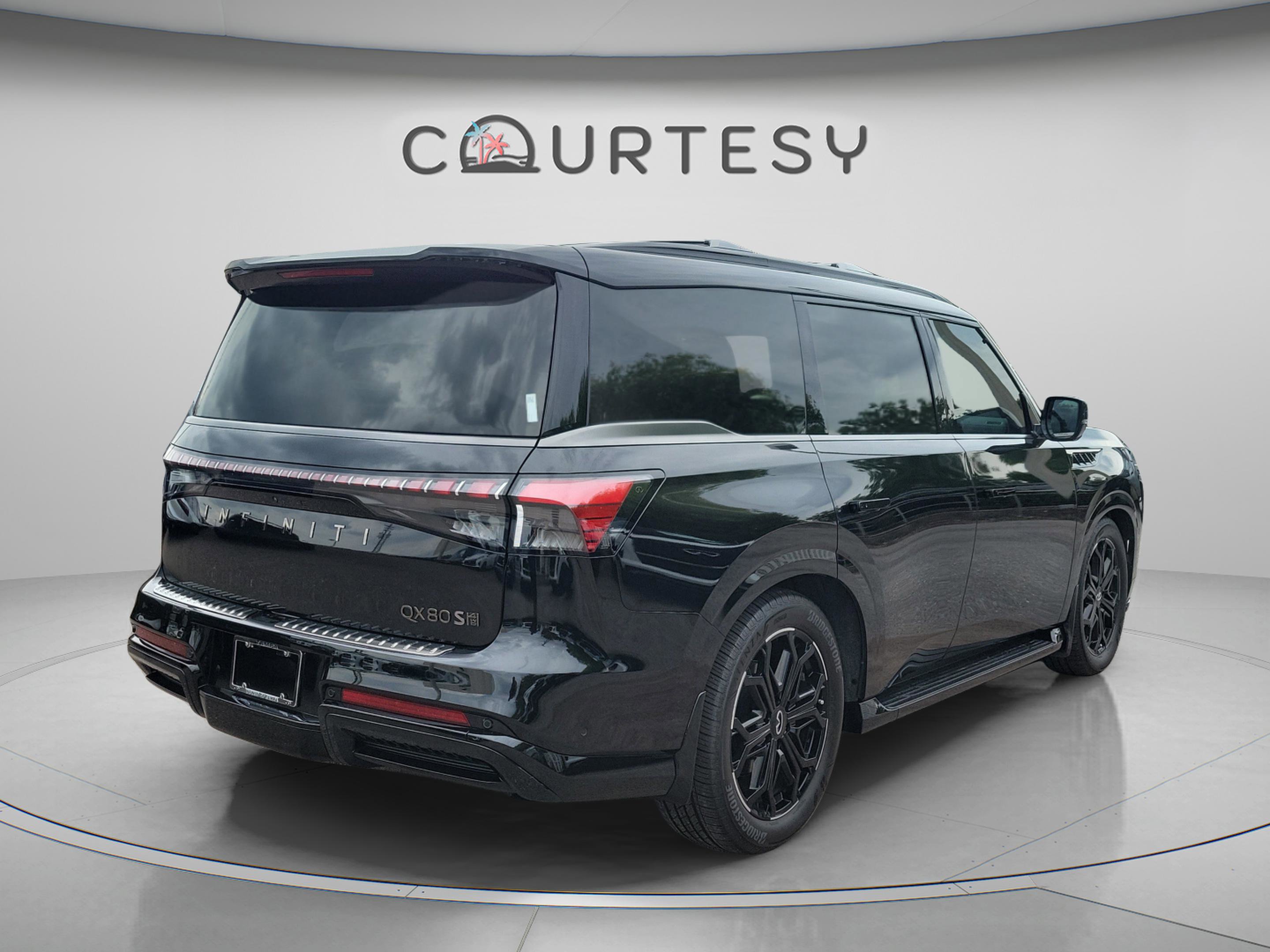 Certified 2026 INFINITI QX80 4WD w/ Sport Exterior Package image 3
