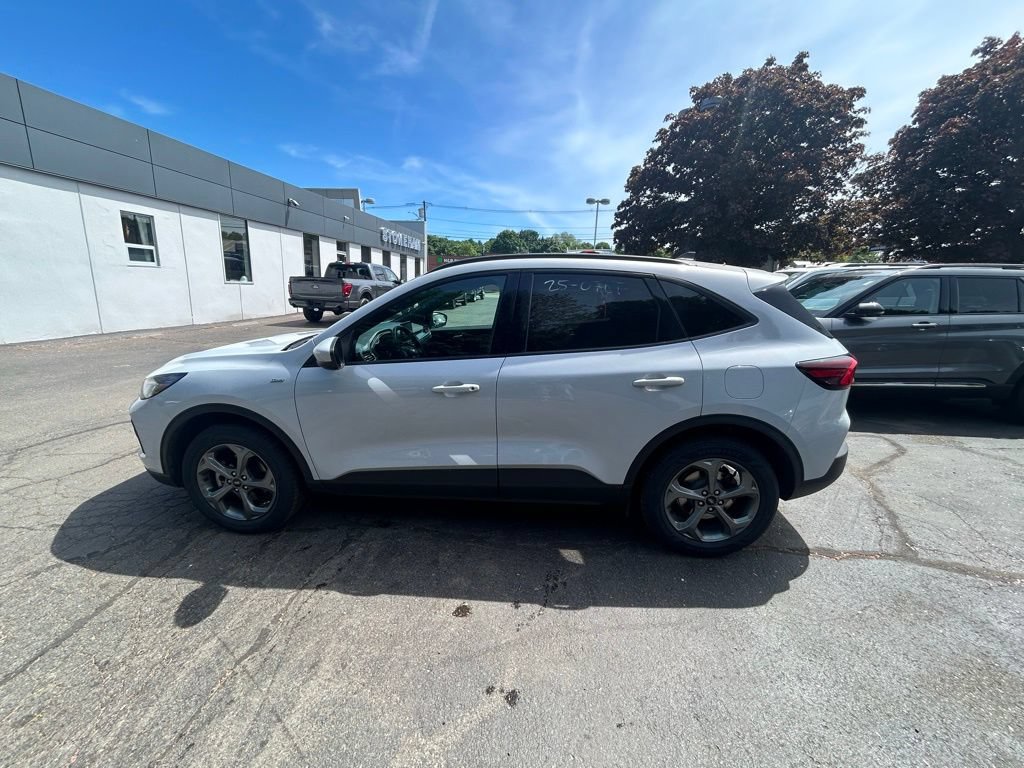Used 2025 Ford Escape ST-Line Select AWD/4WD image 4