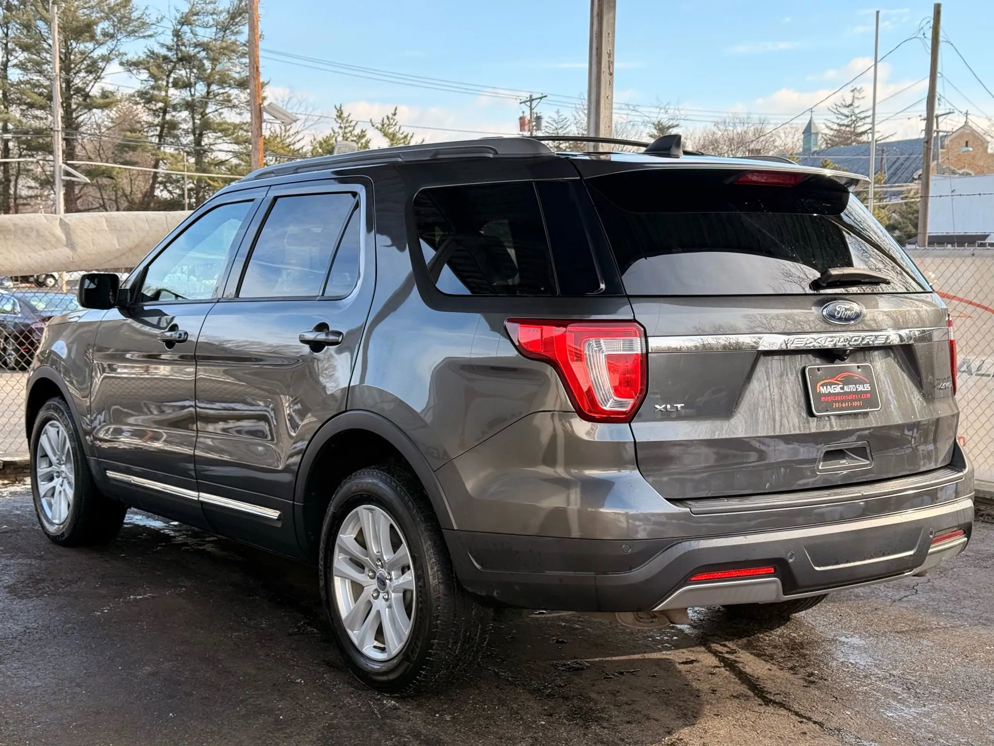 Used 2019 Ford Explorer XLT image 54