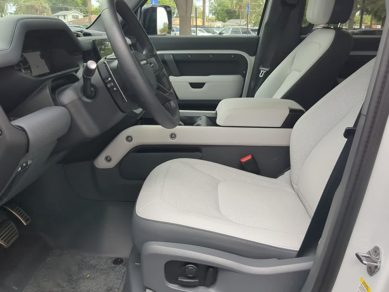 Certified 2025 Land Rover Defender 110 V8 AWD/4WD image 17