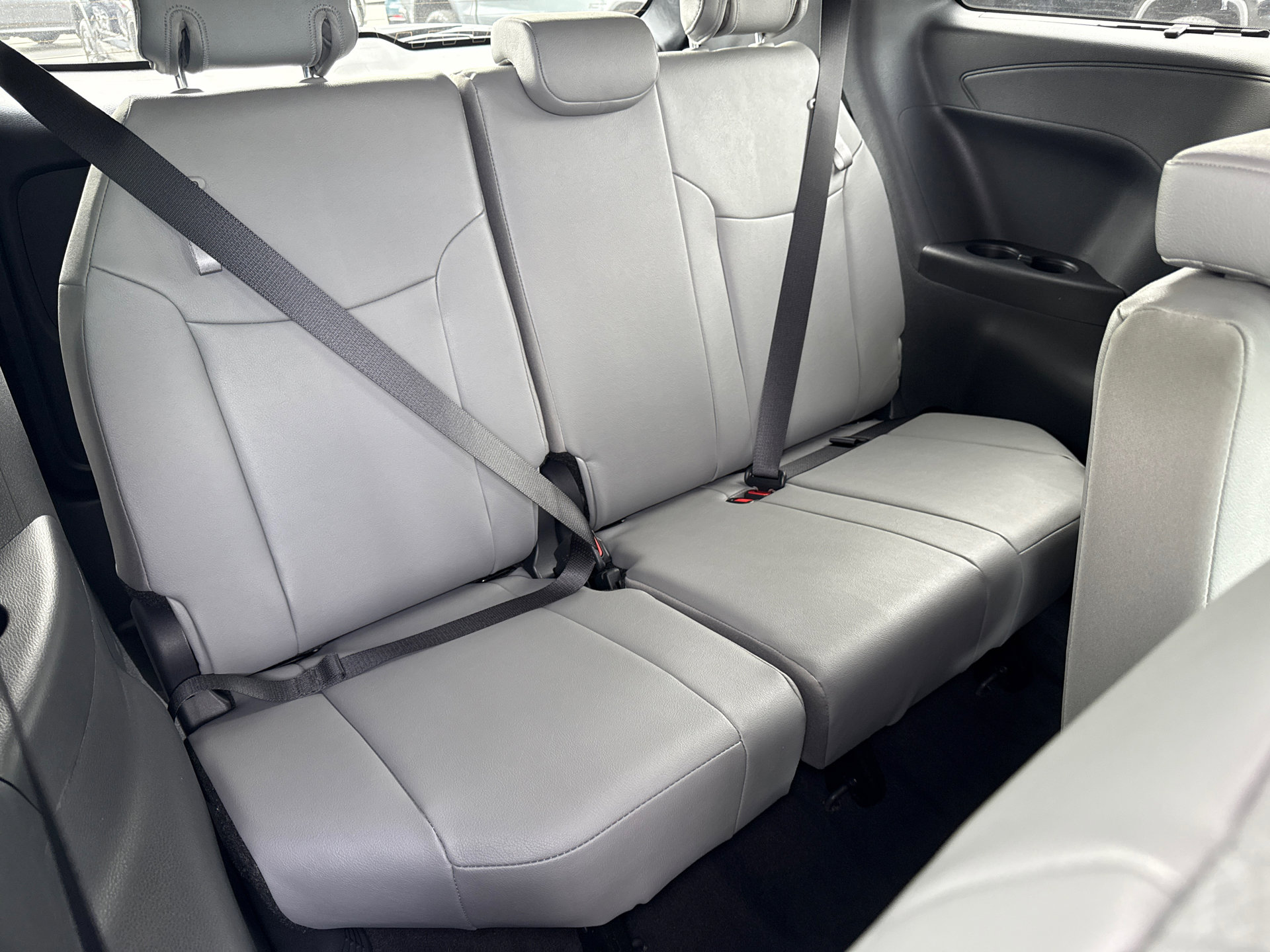 Used 2026 Toyota Sienna XLE FWD image 18