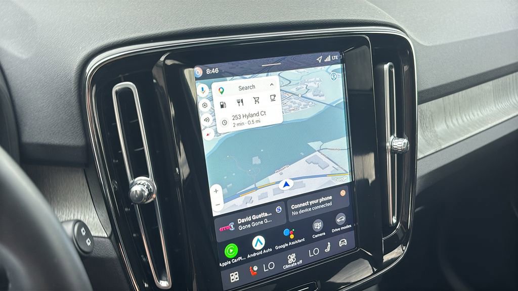 Certified 2026 Volvo XC40 B5 Plus AWD/4WD image 18