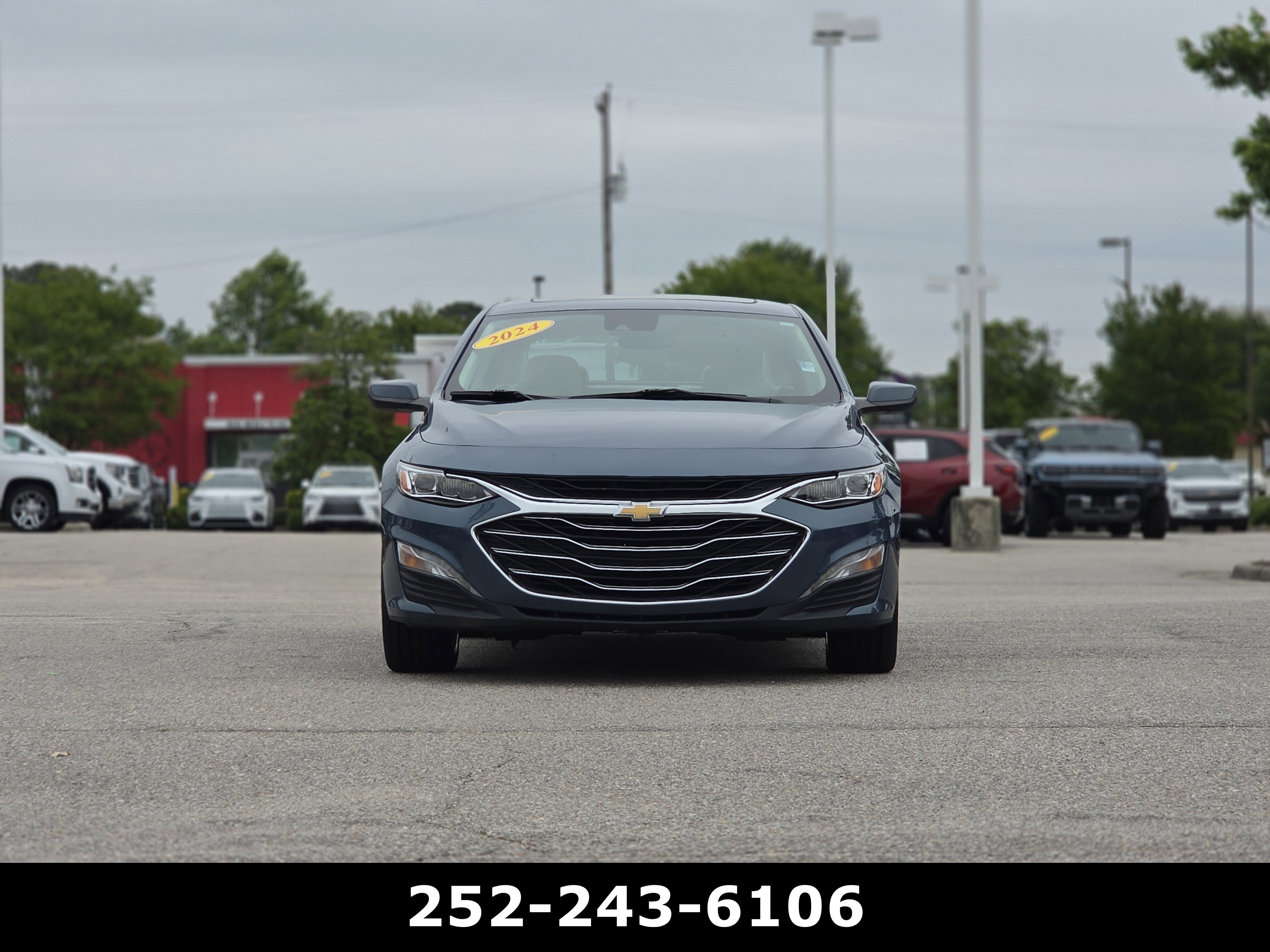 Used 2024 Chevrolet Malibu LT FWD image 2
