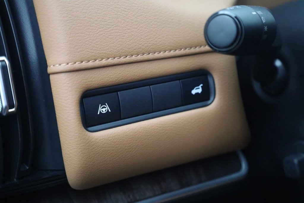 New 2026 Nissan Armada SL w/ Captain's Chari Seat Package image 13