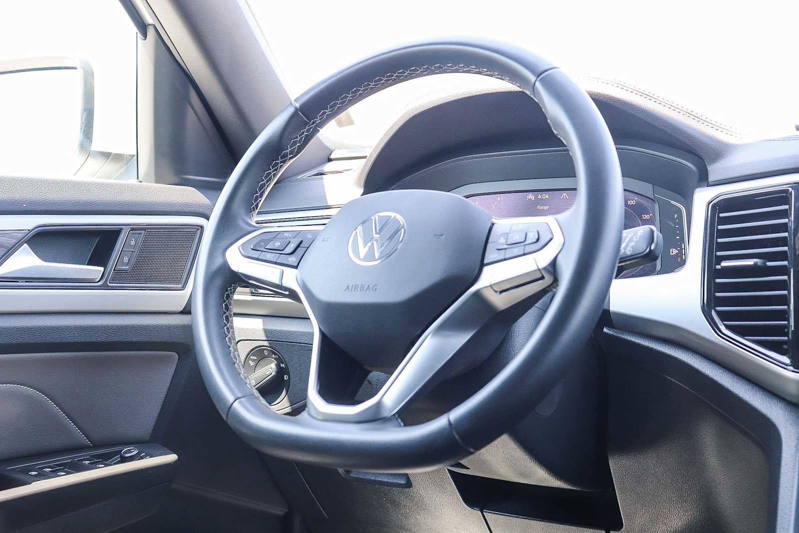 Used 2022 Volkswagen Atlas Cross Sport SE image 14