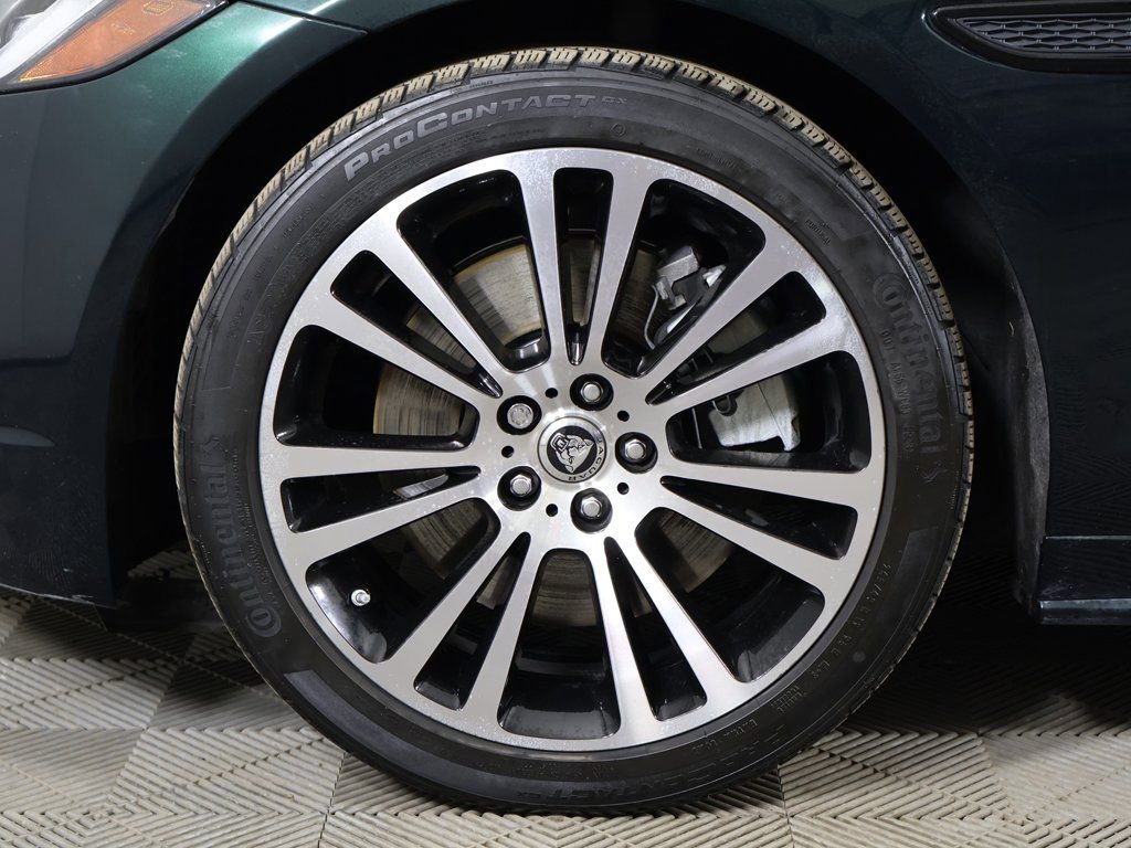 Used 2024 Jaguar XF R-Dynamic SE image 27