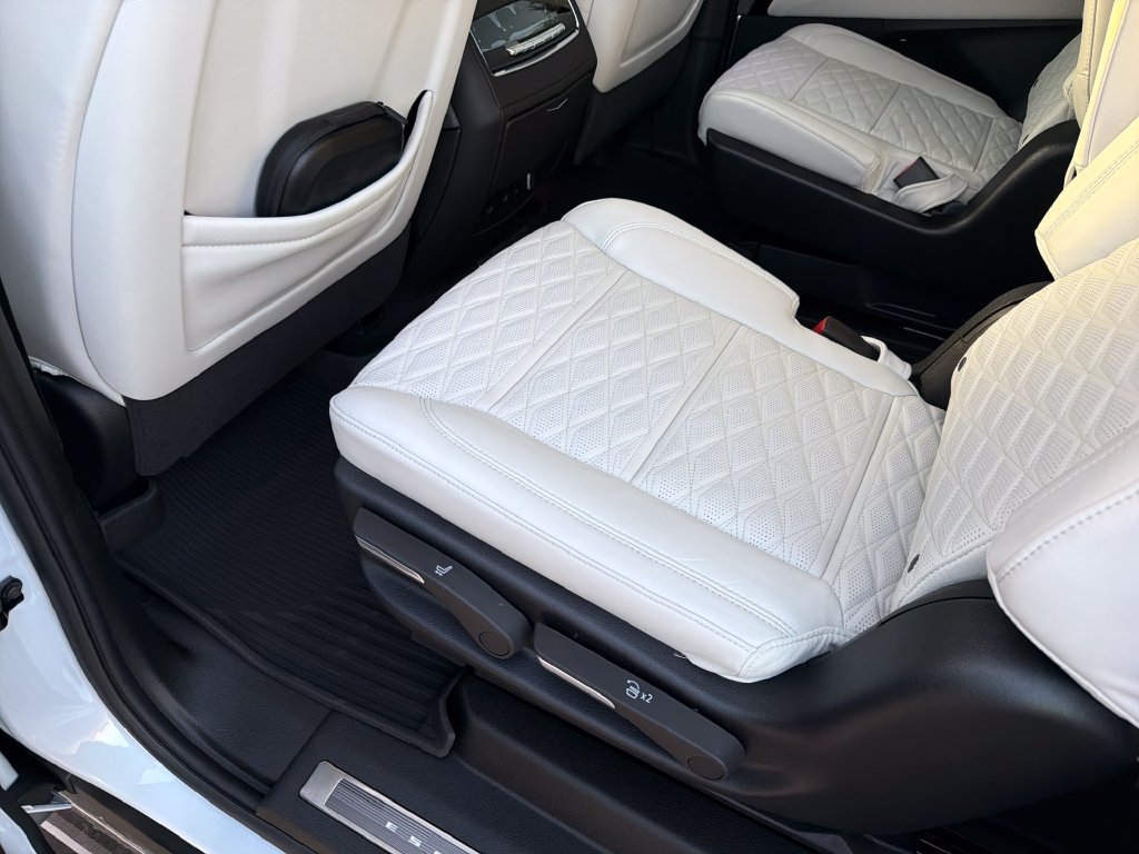 New 2026 Cadillac Escalade ESV Platinum Luxury w/ LPO, Floor Liner Package AWD/4WD image 34