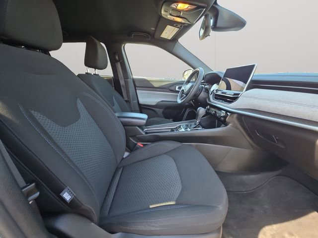 Used 2023 Jeep Compass Sport image 14