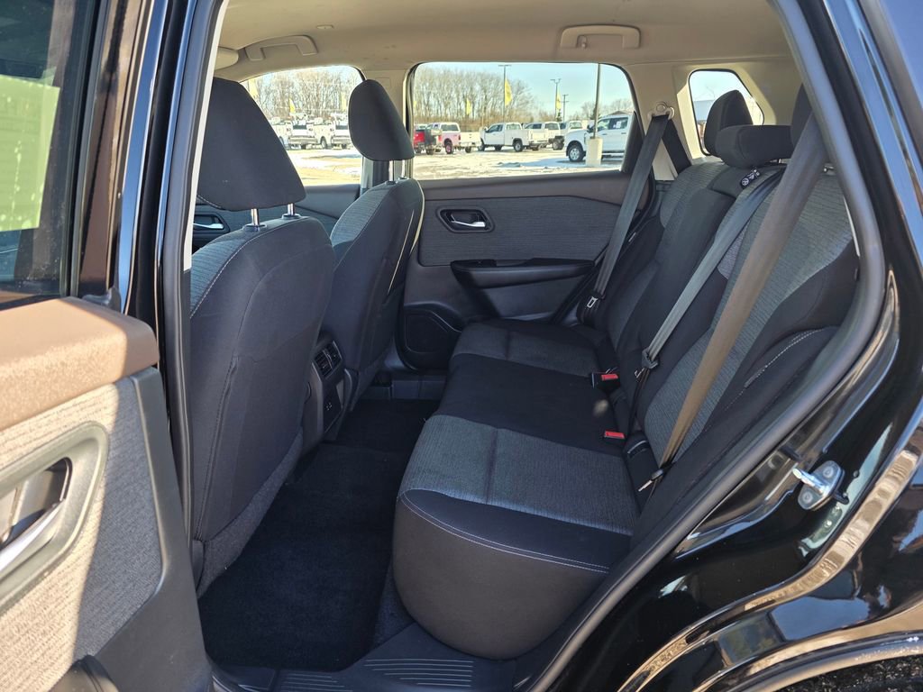 Used 2023 Nissan Rogue SV image 31