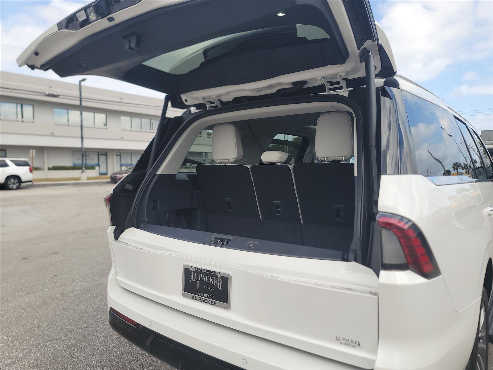 New 2026 Lincoln Navigator Reserve image 21