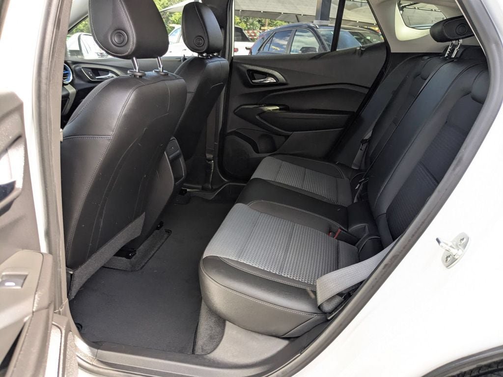 Used 2025 Chevrolet Trax LT w/ LT Convenience Package FWD image 22