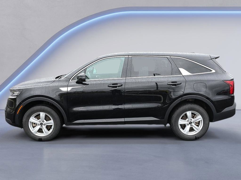Used 2023 Kia Sorento LX image 3