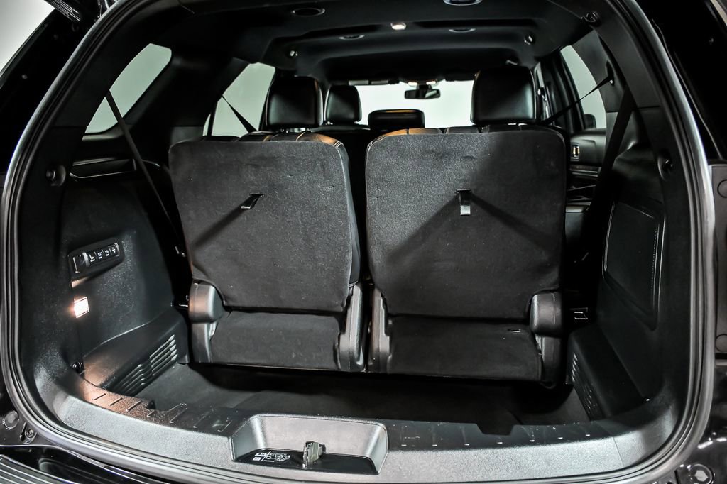 Used 2019 Ford Explorer Limited w/ Ford Safe & Smart Package AWD/4WD image 9