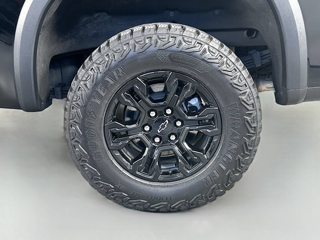 Used 2025 Chevrolet Silverado 1500 ZR2 w/ Technology Package AWD/4WD image 35