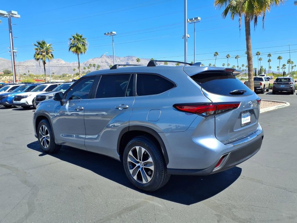 Used 2023 Toyota Highlander XLE image 14
