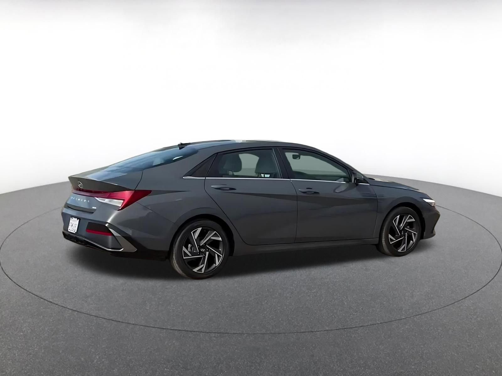 Used 2025 Hyundai Elantra Limited FWD image 15