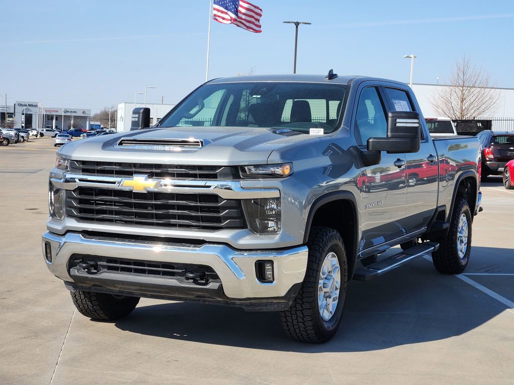 Used 2024 Chevrolet Silverado 3500 LT w/ Convenience Package image 4