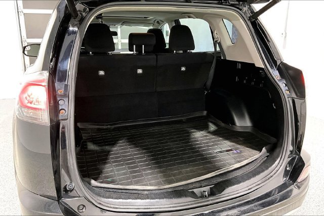 Used 2016 Toyota RAV4 XLE AWD/4WD image 44