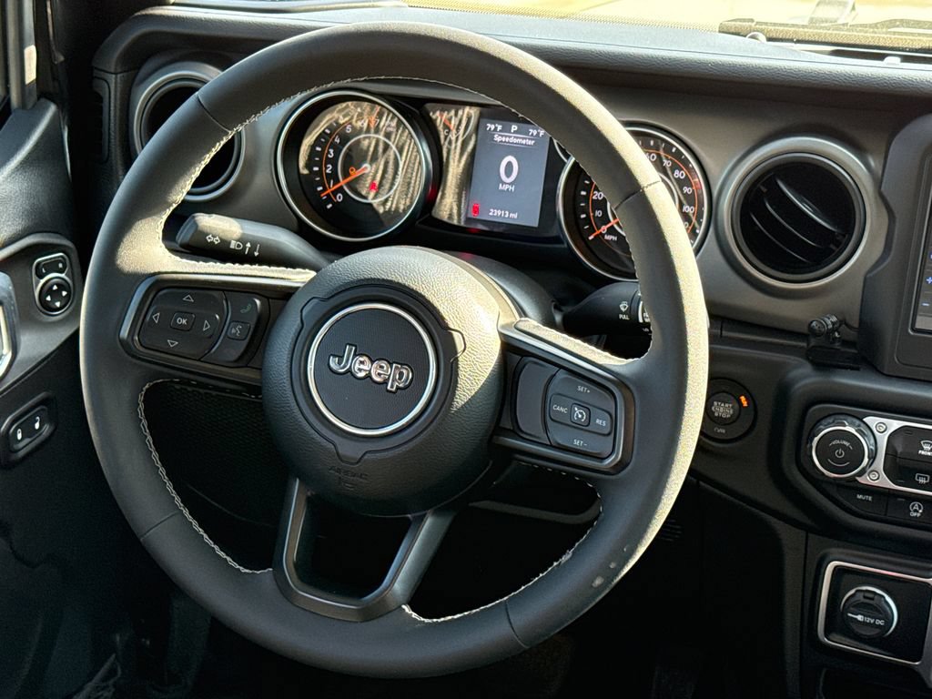 Used 2023 Jeep Gladiator Mojave AWD/4WD image 12