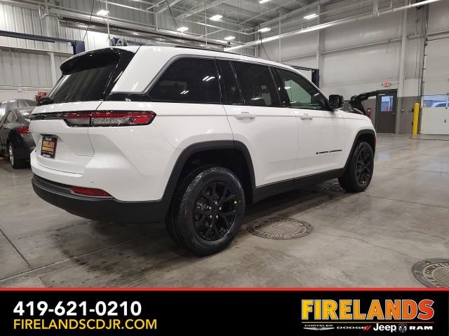 New 2026 Jeep Grand Cherokee Laredo image 3