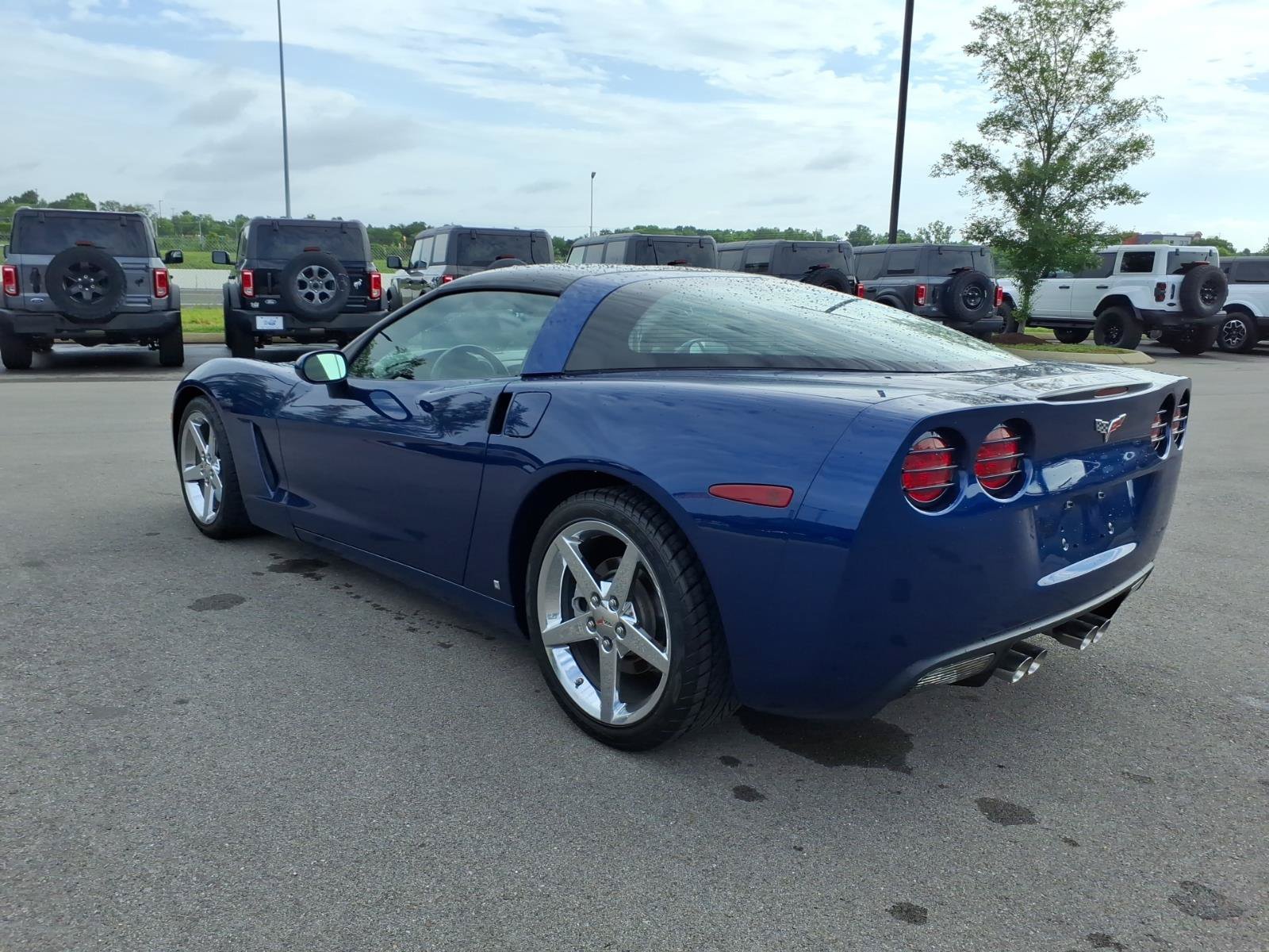 Used 2007 Chevrolet Corvette Coupe w/ Preferred Equipment Group RWD image 5