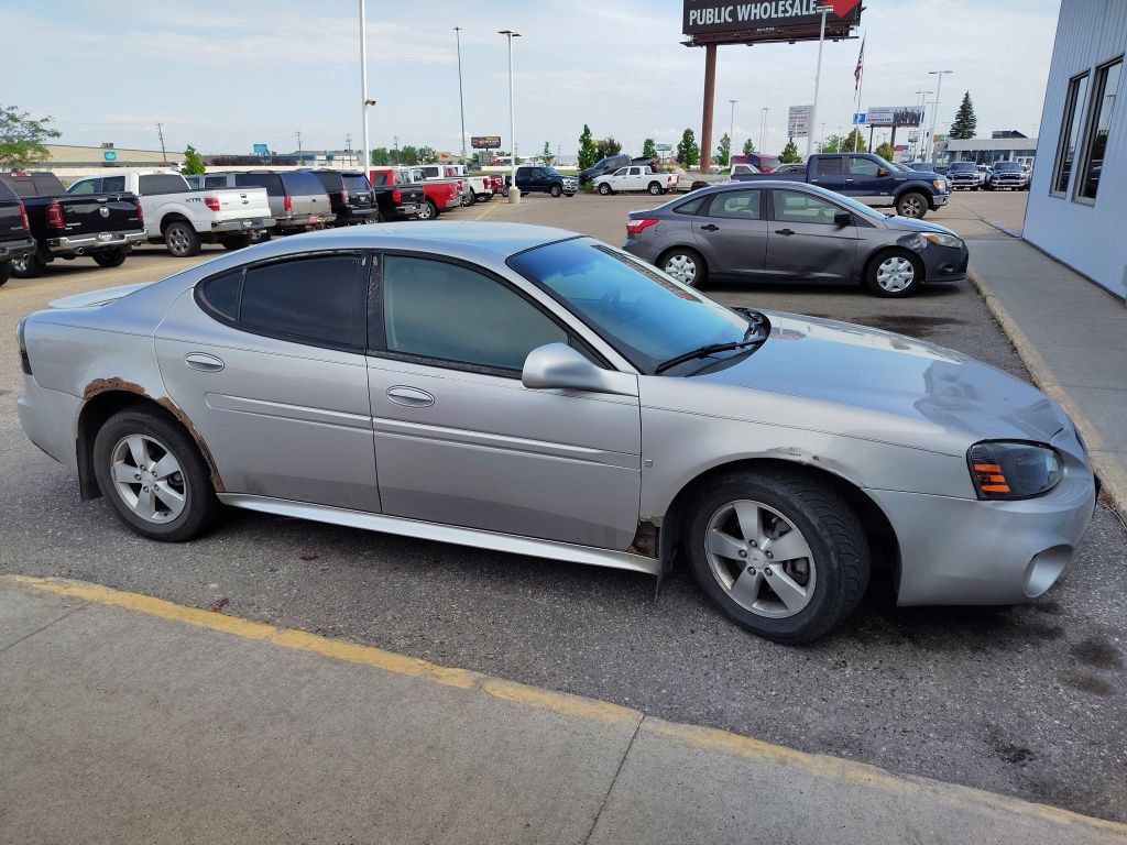 Used 2008 Pontiac Grand Prix FWD image 2