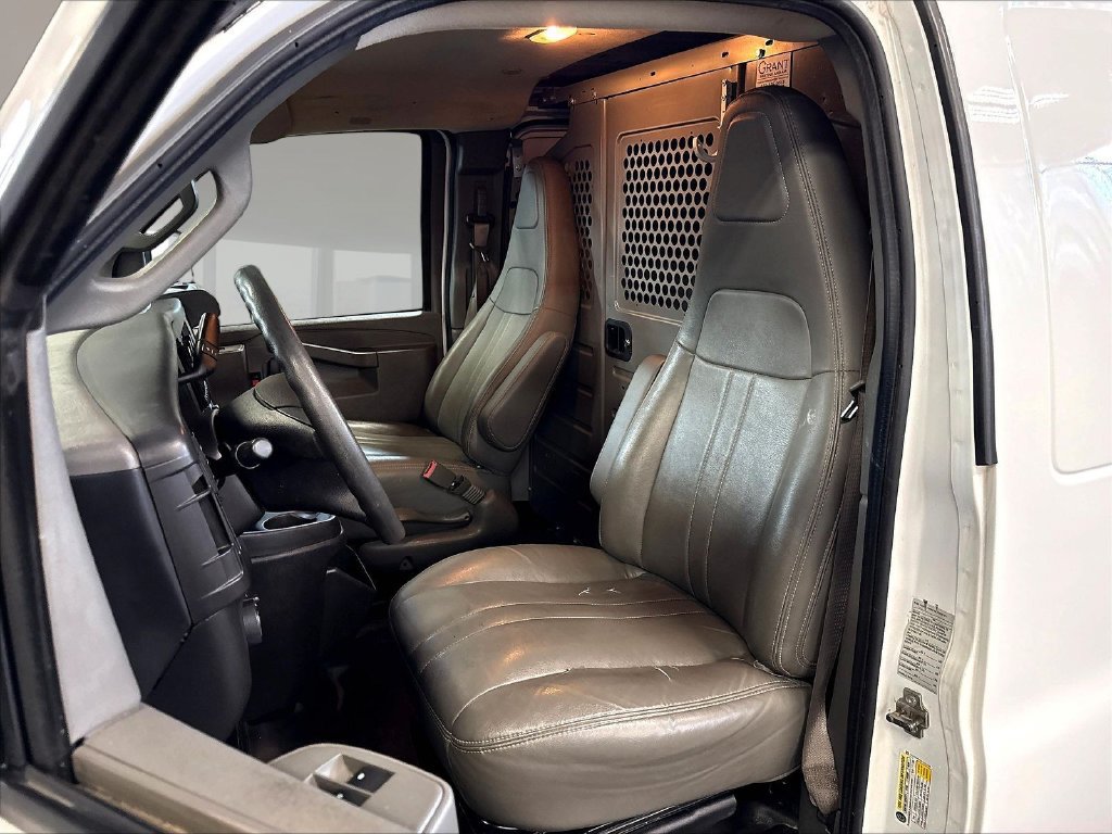 Used 2019 Chevrolet Express 3500 Extended RWD image 23